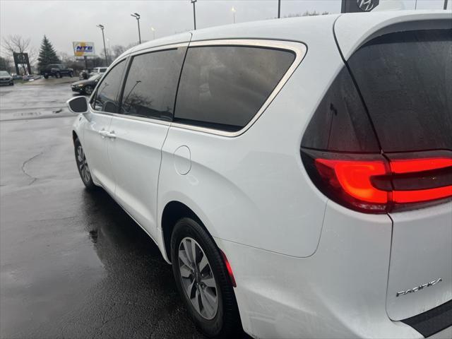 2022 chrysler pacifica hybrid touring l