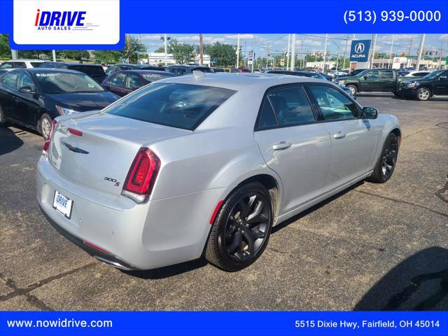 2022 chrysler 300 s