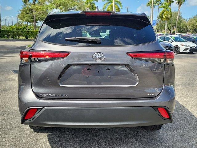 2022 toyota highlander xle
