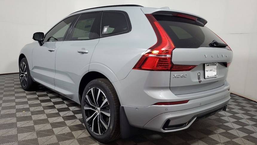 2024 volvo xc60 b5 plus dark theme