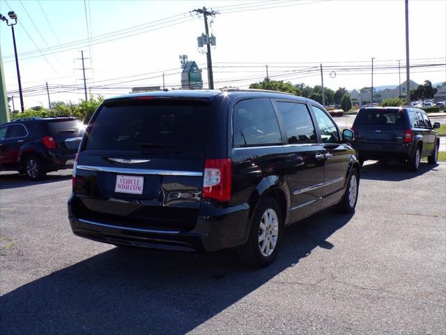 2011 chrysler town & country touring-l