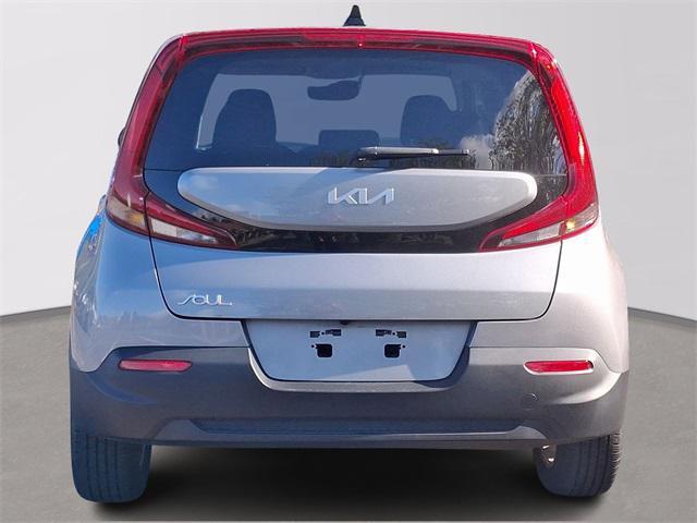 2022 kia soul lx