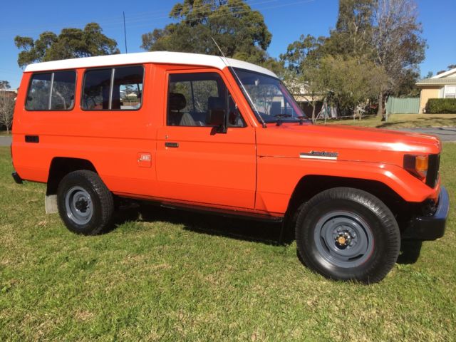 toyota landcruiser hj75 4x4 diesel troopcarrier. australian rural fire service