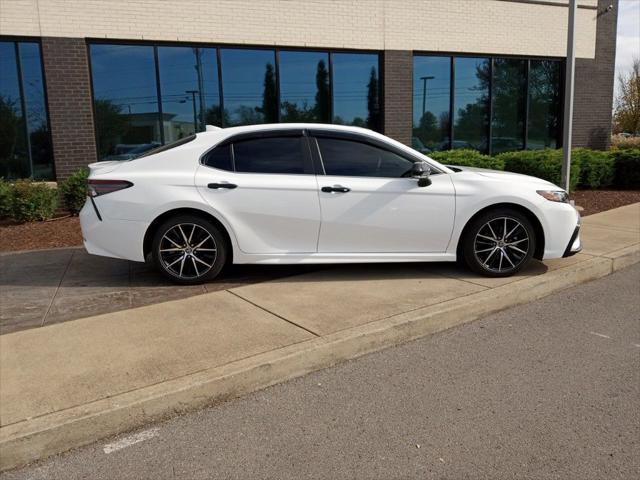2021 toyota camry se