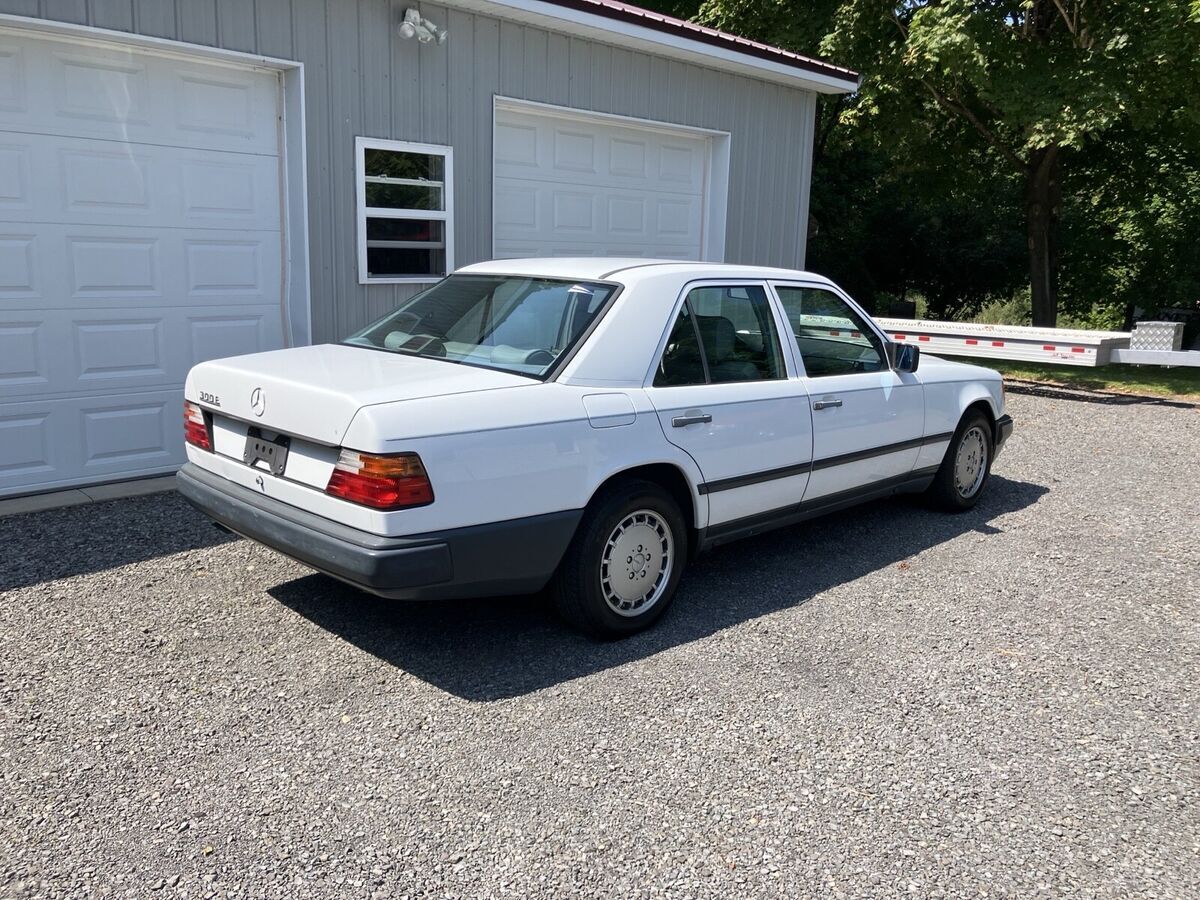 1989 mercedes-benz 300-series sedan white e