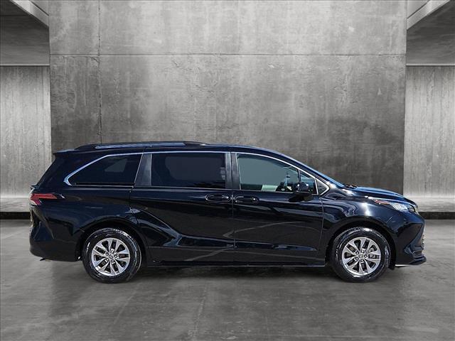 2022 toyota sienna le