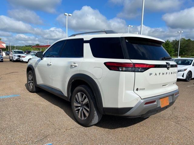 2023 nissan pathfinder sl