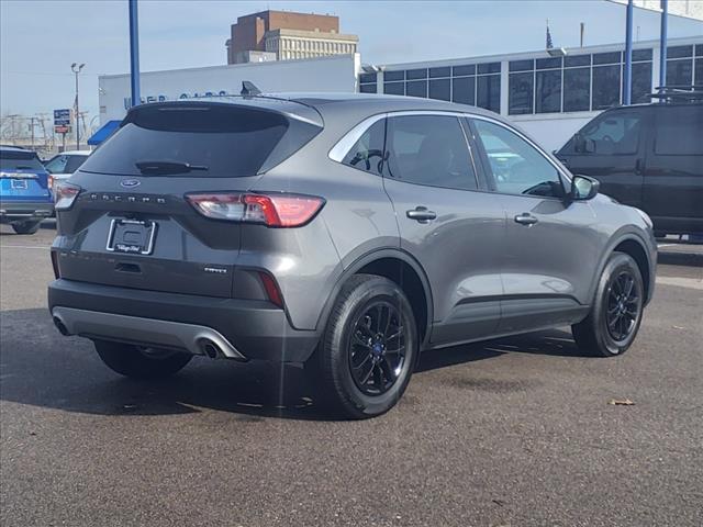 2022 ford escape se