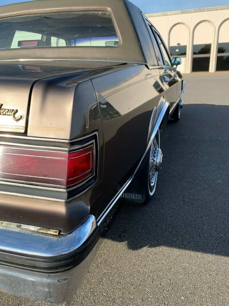 1986 chrysler 5th ave. runs great with almost no rust. very reliable!
