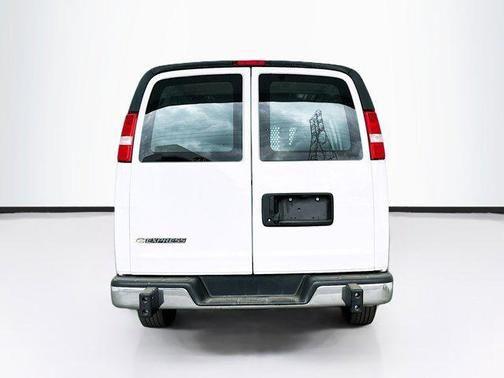 2022 chevrolet express 2500