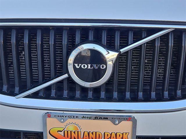 2022 volvo xc60 b5 momentum