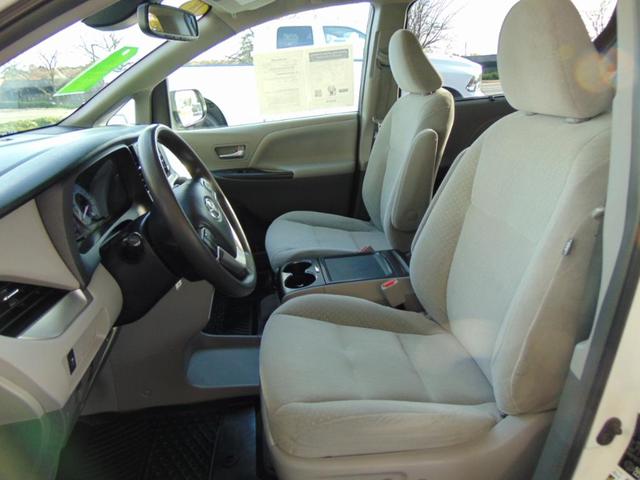 2018 toyota sienna le