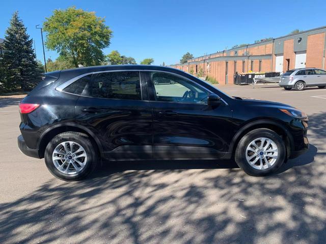 2020 ford escape se