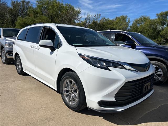 2022 toyota sienna le