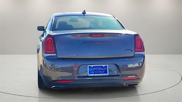 2022 chrysler 300 s