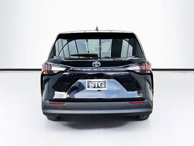 2024 toyota sienna le