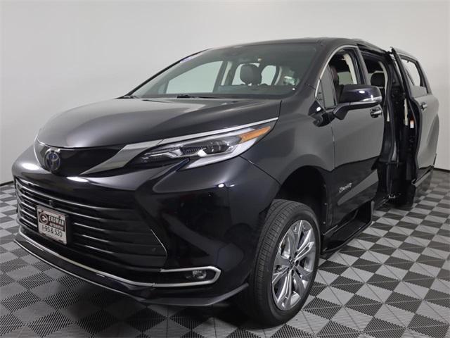 2022 toyota sienna platinum 7 passenger