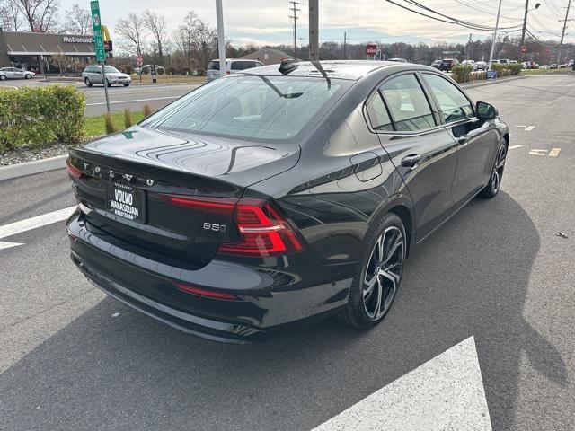 2024 volvo s60 b5 plus dark theme