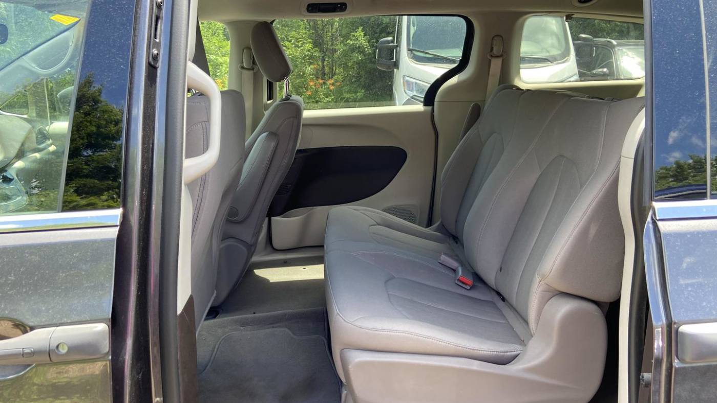 2021 chrysler voyager l