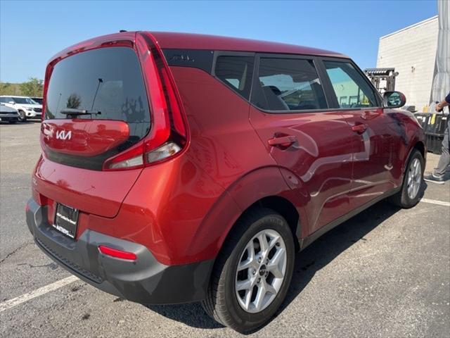 2022 kia soul lx