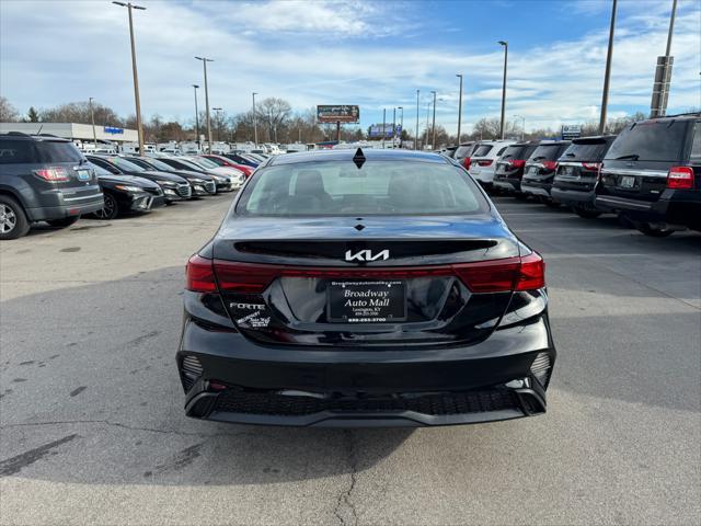 2023 kia forte lxs