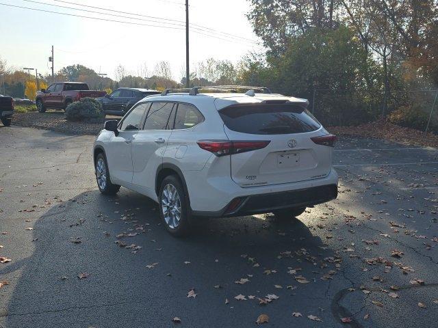 2021 toyota highlander limited