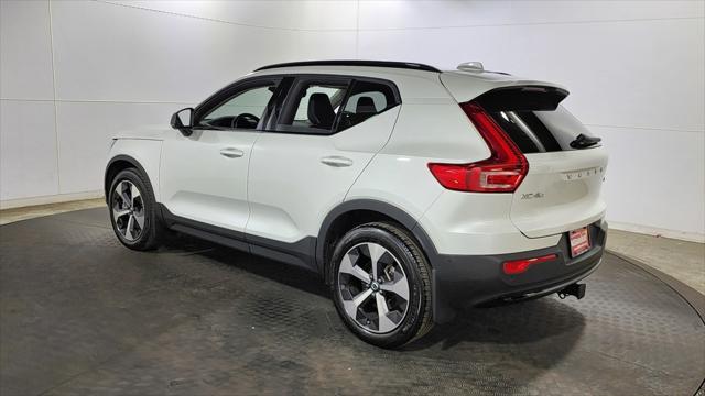 2023 volvo xc40 b5 plus dark theme