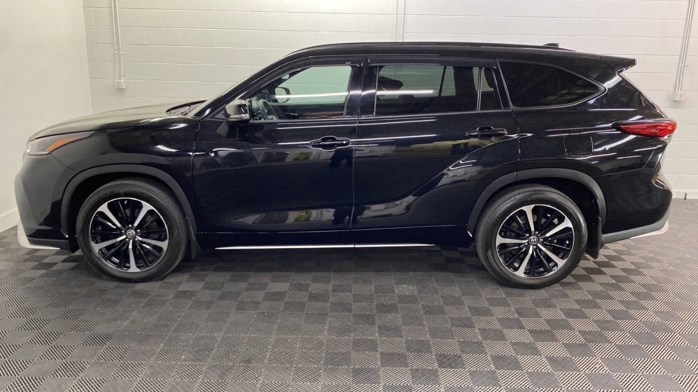 2022 toyota highlander xse