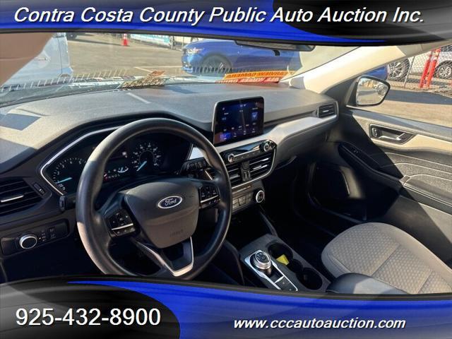 2022 ford escape se