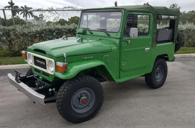 1982 fj40 john deere green. restored. original tub and floor plans great!!!!