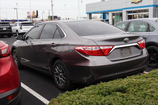 2016 toyota camry le