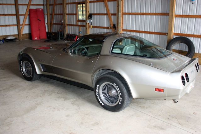 1982 chevrolet corvette coupe collectors edition v8 - 74,200 miles - very nice