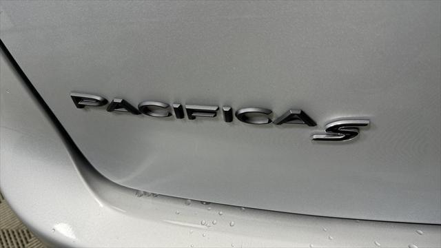 2022 chrysler pacifica hybrid touring l