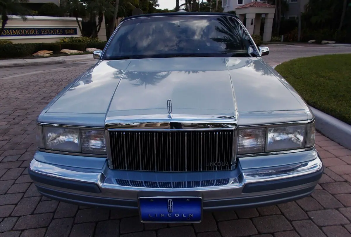 1990 lincoln town car "cartier" 69k lady owned- garage kept arizona car no rust!