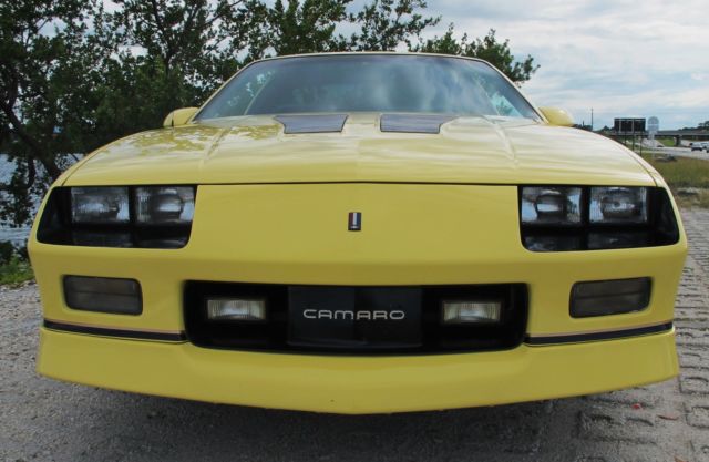1987 iroc-z, 5.7 liter, t-top, yellow, 44,000 miles, window sticker, super rare