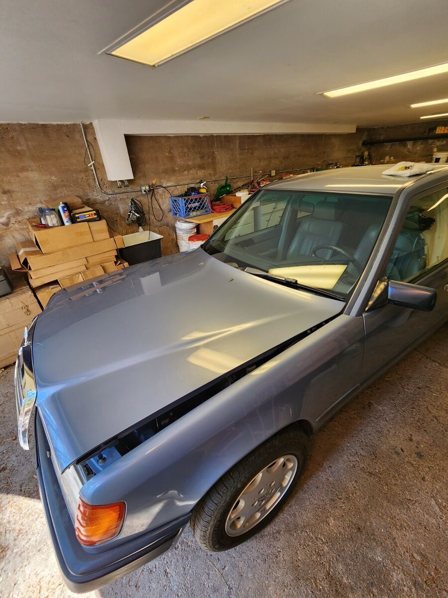 rare 1986 mercedes-benz 300e, 5-speed manual, 6 cyl. sohc, sedan