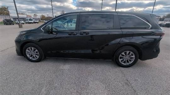 2024 toyota sienna le 8-passenger