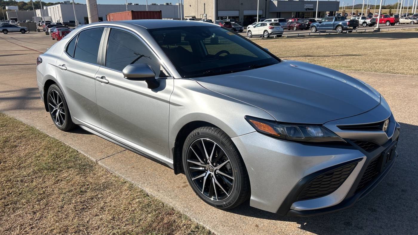 2021 toyota camry se