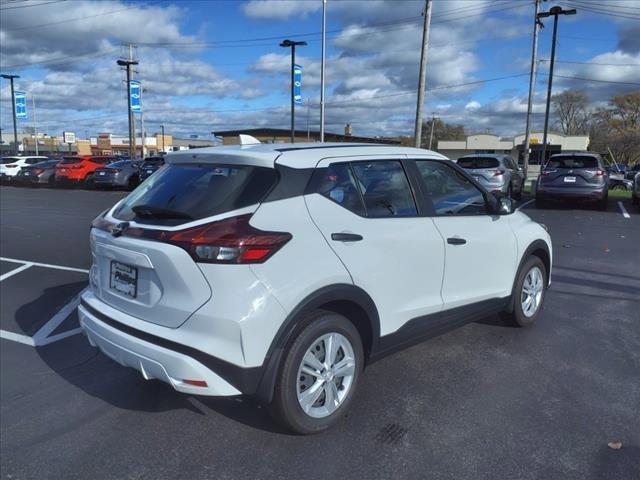 2023 nissan kicks s
