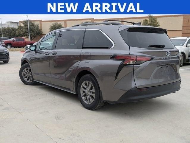 2022 toyota sienna xle