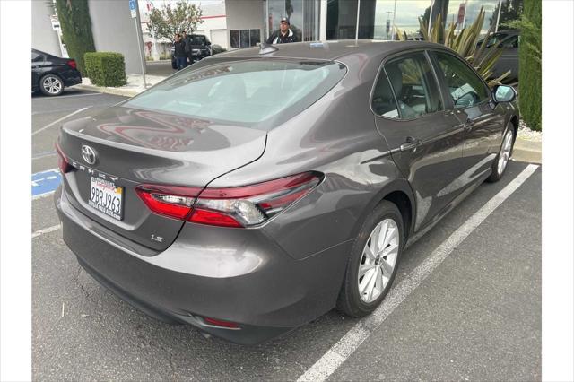 2022 toyota camry le