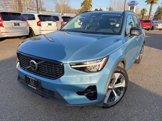 2024 volvo xc40 b5 plus dark