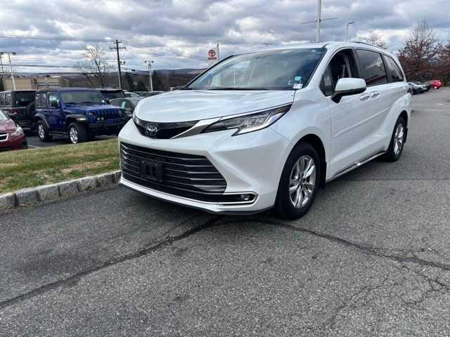 2023 toyota sienna limited 7-passenger