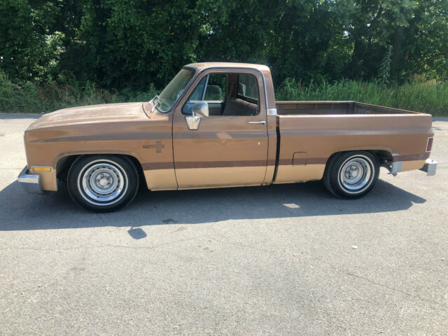 no reserve! 350 v8, auto, swb, short wheelbase, square body, patina, silverado