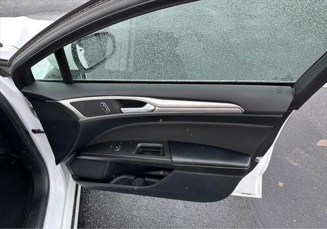 2019 ford fusion se