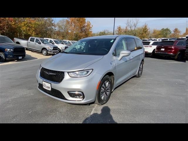 2022 chrysler pacifica hybrid touring l