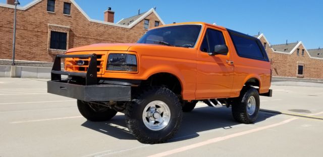 1991 ford bronco custom , rust free truck !!!