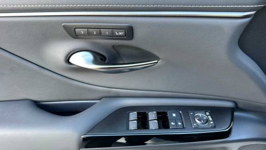 2025 Lexus ES