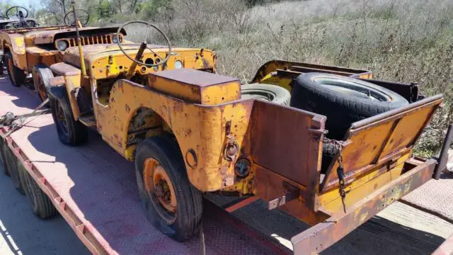 willys war time jeep 40's, machine gun mounts, w/motor and trans, no title