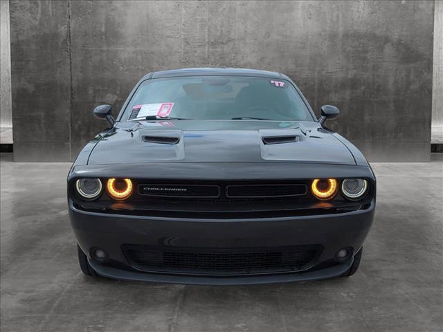 2017 dodge challenger sxt